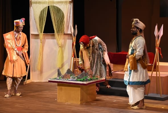 नन्हे सितारों की प्रतिभा से चमका मंच