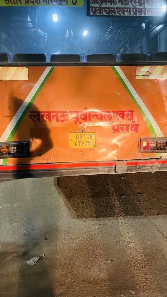 रोडवेज बसों का हाल। फर्स्ट एड बॉक्स खाली हैं। कई के शीशे में चटके हुए हैं तो किसी में नंबर ही छ