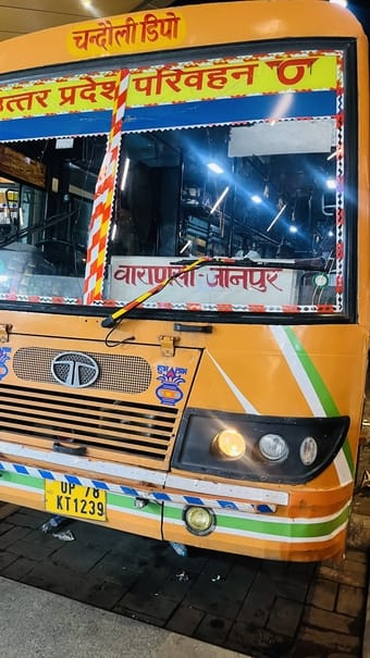 रोडवेज बसों का हाल। फर्स्ट एड बॉक्स खाली हैं। कई के शीशे में चटके हुए हैं तो किसी में नंबर ही छ
