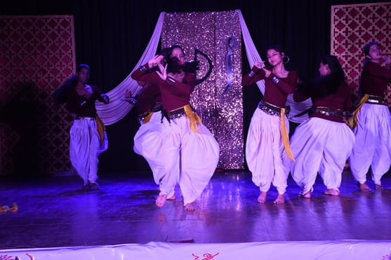 शानदार प्रस्तुतियों से मोहा मन