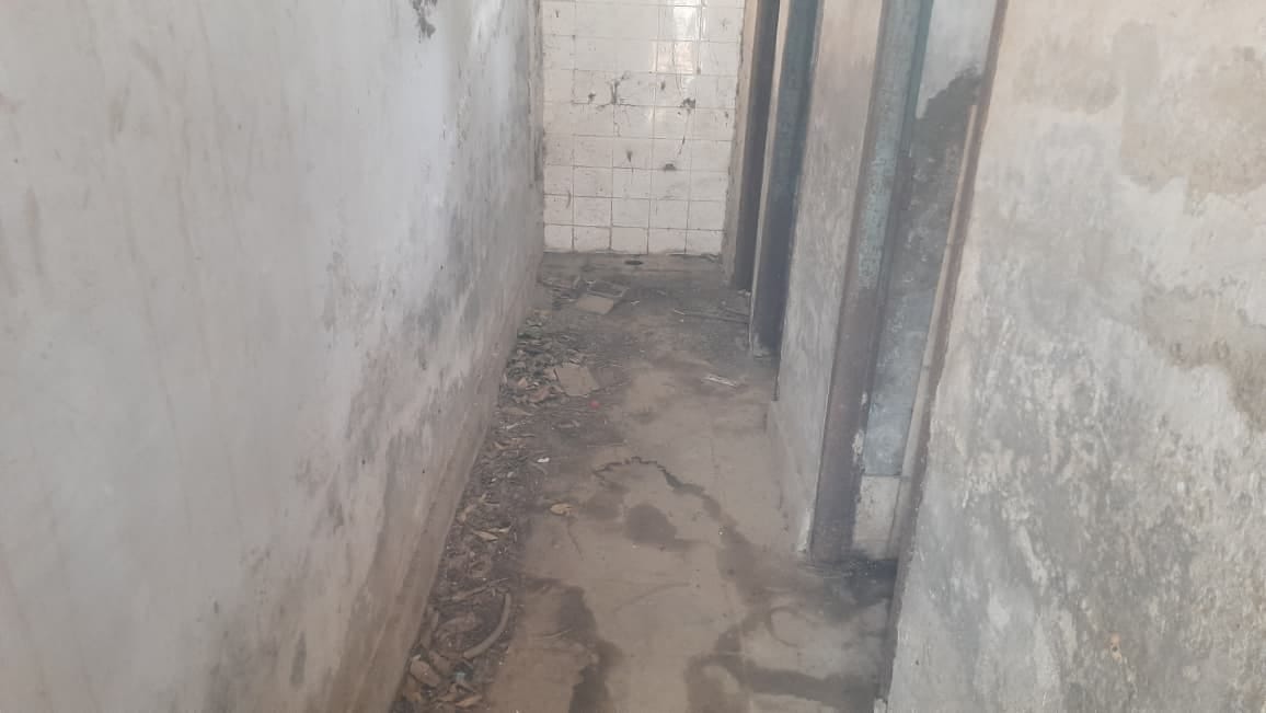 तेजली खेल परिसर की दीवार से टूटी कंटीली तार। संवाद तेजली खेल परिसर की दीवार से टूटी कंटीली तार। संवाद