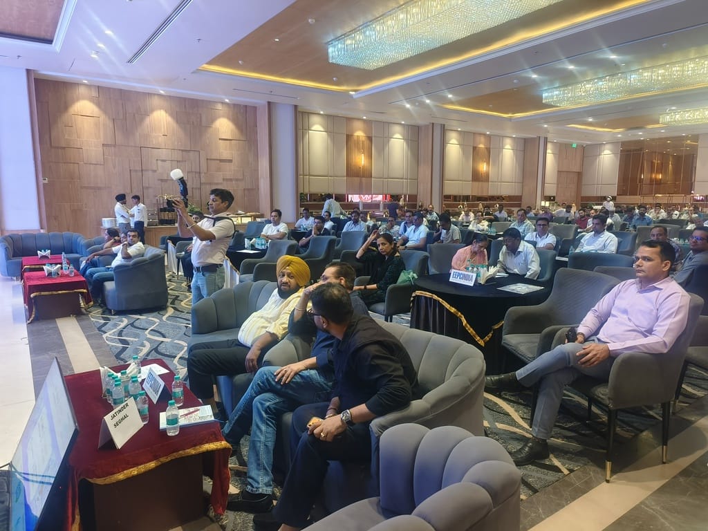 असीमा के कार्यक्रम में मंचासीन कारोबारी व पदाधिकारी। संवाद असीमा के कार्यक्रम में मंचासीन कारोबारी व पदाधिकारी। संवाद