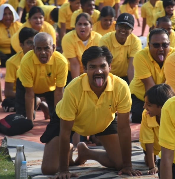 अंतरराष्ट्रीय योग दिवस की पूर्व संध्या पर ममता चैरिटेबल ट्रस्ट की ओर से शनिवार को सुबह केडी सिं अंतरराष्ट्रीय योग दिवस की पूर्व संध्या पर ममता चैरिटेबल ट्रस्ट की ओर से शनिवार को सुबह केडी सिं