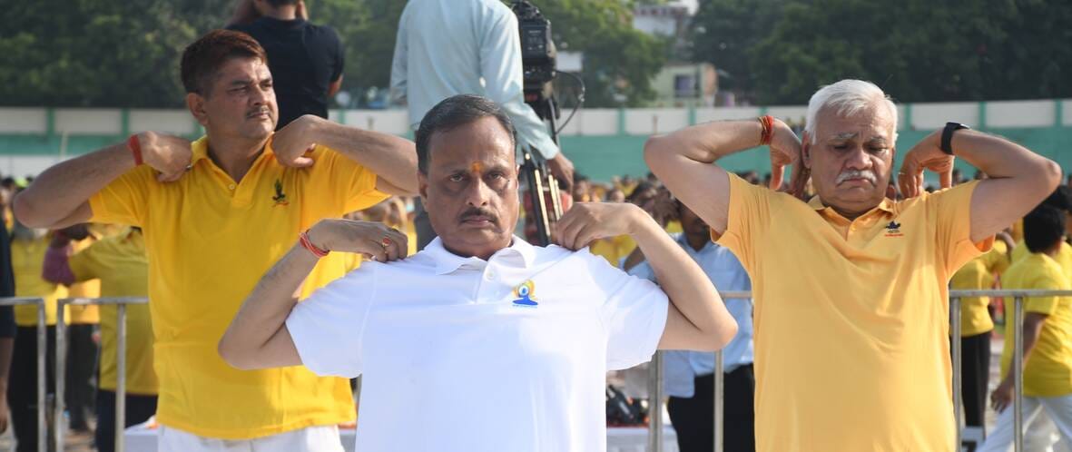 अंतरराष्ट्रीय योग दिवस की पूर्व संध्या पर ममता चैरिटेबल ट्रस्ट की ओर से शनिवार को सुबह केडी सिं अंतरराष्ट्रीय योग दिवस की पूर्व संध्या पर ममता चैरिटेबल ट्रस्ट की ओर से शनिवार को सुबह केडी सिं