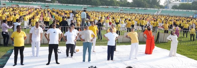 अंतरराष्ट्रीय योग दिवस की पूर्व संध्या पर ममता चैरिटेबल ट्रस्ट की ओर से शनिवार को सुबह केडी सिं अंतरराष्ट्रीय योग दिवस की पूर्व संध्या पर ममता चैरिटेबल ट्रस्ट की ओर से शनिवार को सुबह केडी सिं