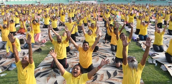अंतरराष्ट्रीय योग दिवस की पूर्व संध्या पर ममता चैरिटेबल ट्रस्ट की ओर से शनिवार को सुबह केडी सिं अंतरराष्ट्रीय योग दिवस की पूर्व संध्या पर ममता चैरिटेबल ट्रस्ट की ओर से शनिवार को सुबह केडी सिं