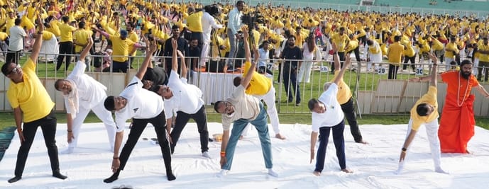 अंतरराष्ट्रीय योग दिवस की पूर्व संध्या पर ममता चैरिटेबल ट्रस्ट की ओर से शनिवार को सुबह केडी सिं अंतरराष्ट्रीय योग दिवस की पूर्व संध्या पर ममता चैरिटेबल ट्रस्ट की ओर से शनिवार को सुबह केडी सिं