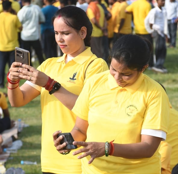 अंतरराष्ट्रीय योग दिवस की पूर्व संध्या पर ममता चैरिटेबल ट्रस्ट की ओर से शनिवार को सुबह केडी सिं अंतरराष्ट्रीय योग दिवस की पूर्व संध्या पर ममता चैरिटेबल ट्रस्ट की ओर से शनिवार को सुबह केडी सिं