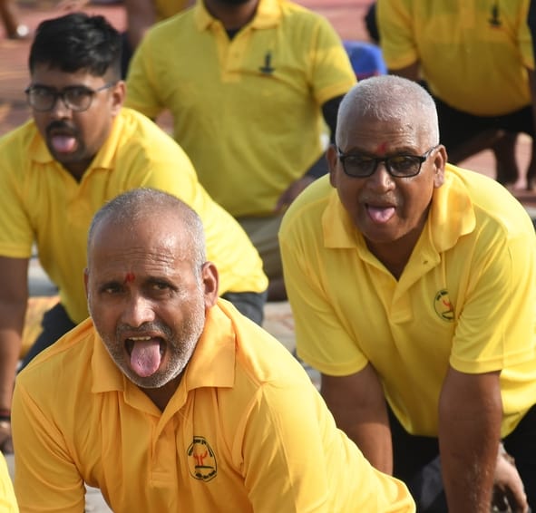 अंतरराष्ट्रीय योग दिवस की पूर्व संध्या पर ममता चैरिटेबल ट्रस्ट की ओर से शनिवार को सुबह केडी सिं अंतरराष्ट्रीय योग दिवस की पूर्व संध्या पर ममता चैरिटेबल ट्रस्ट की ओर से शनिवार को सुबह केडी सिं
