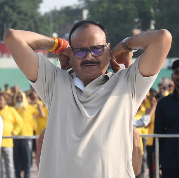 अंतरराष्ट्रीय योग दिवस की पूर्व संध्या पर ममता चैरिटेबल ट्रस्ट की ओर से शनिवार को सुबह केडी सिं अंतरराष्ट्रीय योग दिवस की पूर्व संध्या पर ममता चैरिटेबल ट्रस्ट की ओर से शनिवार को सुबह केडी सिं