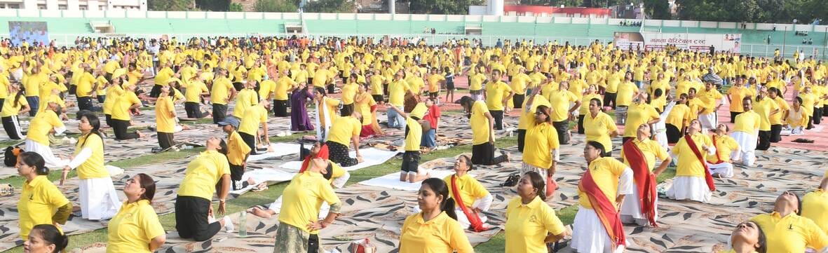 अंतरराष्ट्रीय योग दिवस की पूर्व संध्या पर ममता चैरिटेबल ट्रस्ट की ओर से शनिवार को सुबह केडी सिं अंतरराष्ट्रीय योग दिवस की पूर्व संध्या पर ममता चैरिटेबल ट्रस्ट की ओर से शनिवार को सुबह केडी सिं