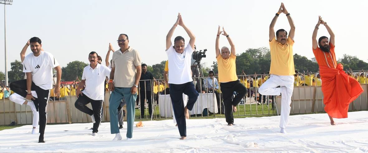 अंतरराष्ट्रीय योग दिवस की पूर्व संध्या पर ममता चैरिटेबल ट्रस्ट की ओर से शनिवार को सुबह केडी सिं अंतरराष्ट्रीय योग दिवस की पूर्व संध्या पर ममता चैरिटेबल ट्रस्ट की ओर से शनिवार को सुबह केडी सिं