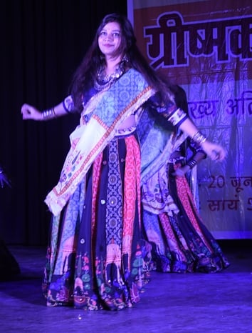 बच्चों ने नाटक और नृत्य से मन मोहा