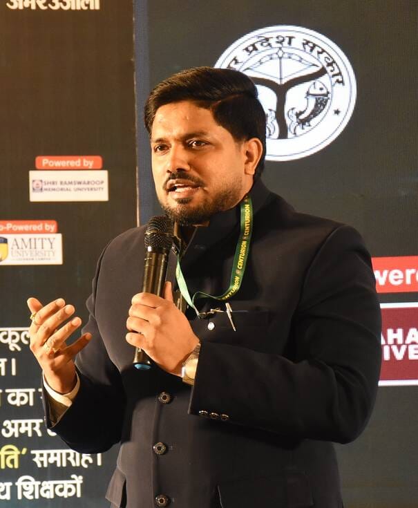 भविष्य की ज्योति बने मेधावी, अंकों से आगे बढ़कर प्रतिभा का सम्मान भविष्य की ज्योति बने मेधावी, अंकों से आगे बढ़कर प्रतिभा का सम्मान