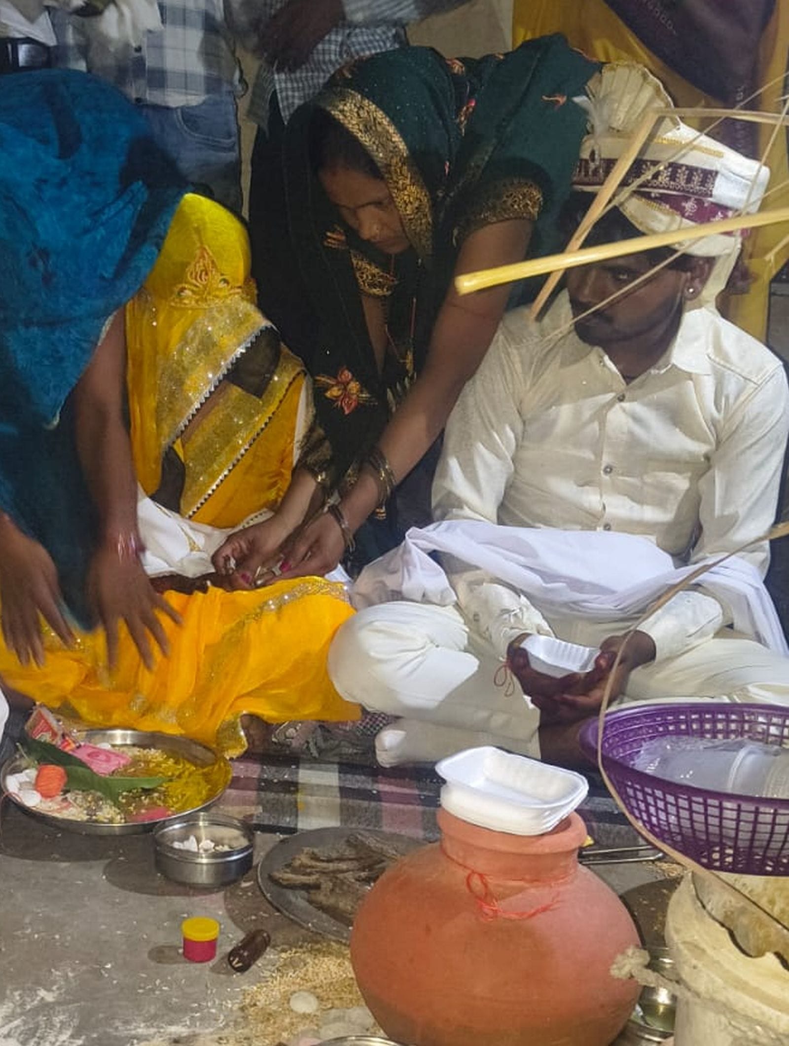 बिलाप करती मृतक मुनीश की मां