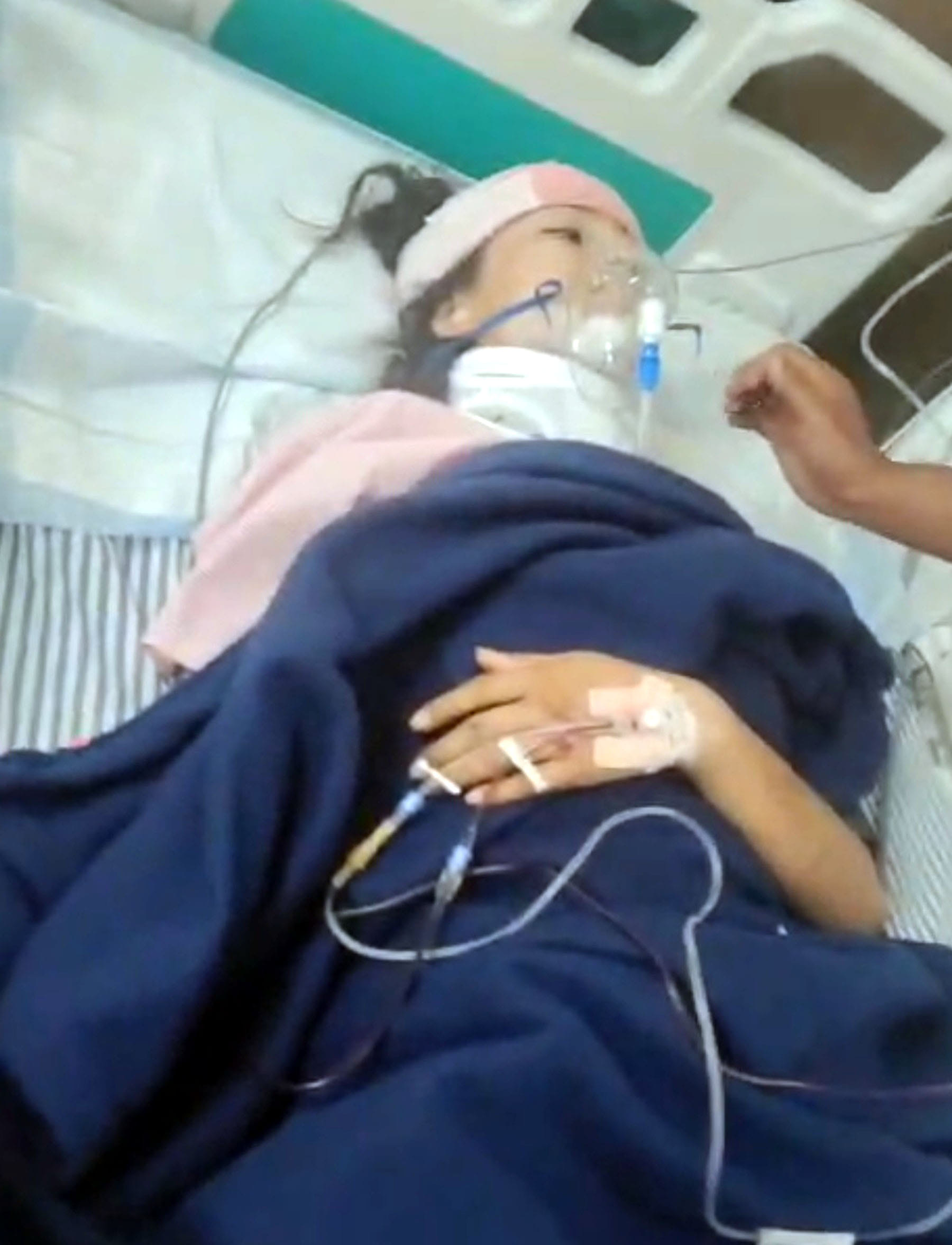 एक अस्पताल में उपचार ले रही गांव बढ़सीकरी खुर्द की छात्रा एक अस्पताल में उपचार ले रही गांव बढ़सीकरी खुर्द की छात्रा