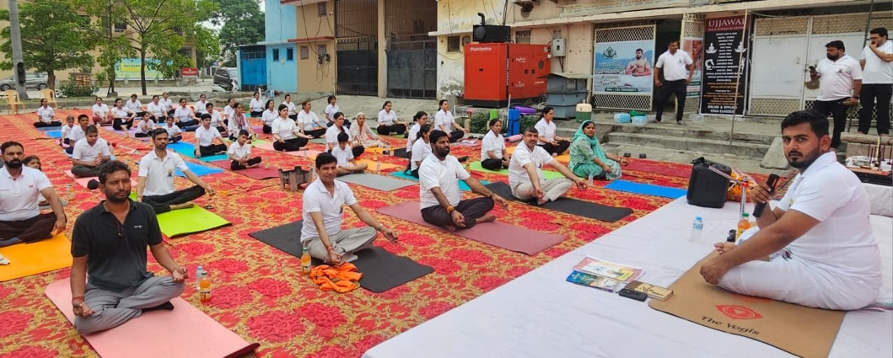 फोटो-53: बहादुरगढ़ के सेक्टर छह में योगाभ्यास करते भाविप के सदस्य। स्रोत भाविप फोटो-53: बहादुरगढ़ के सेक्टर छह में योगाभ्यास करते भाविप के सदस्य। स्रोत भाविप