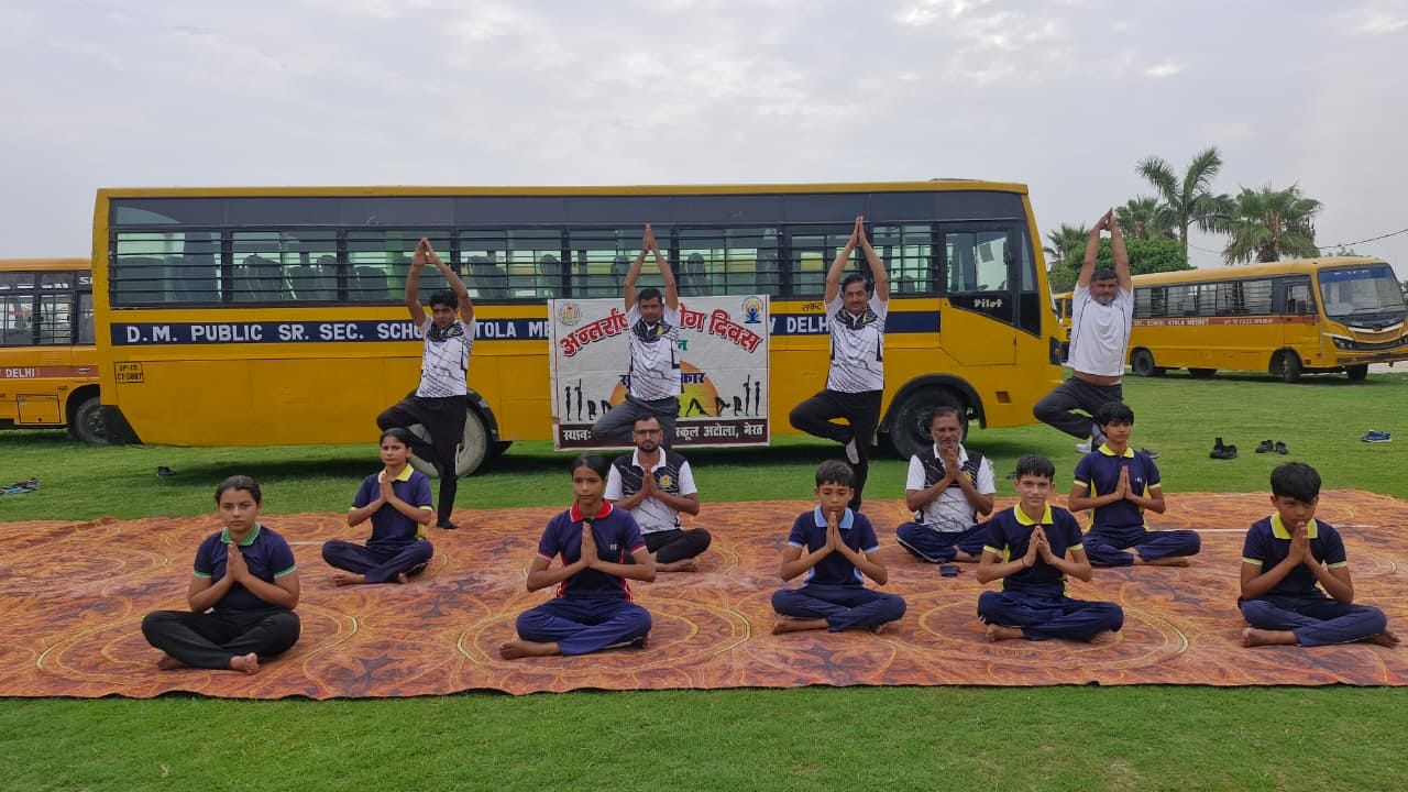 जानीखुर्द। अमर उजाला द्वारा आयोजित योग कार्यक्रम में जेएमसी कॉलेज में योग करते हुए फोटो संवाद जानीखुर्द। अमर उजाला द्वारा आयोजित योग कार्यक्रम में जेएमसी कॉलेज में योग करते हुए फोटो संवाद