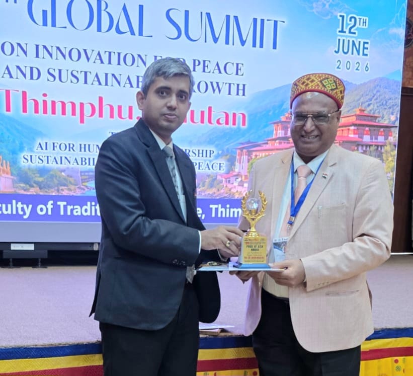 कुरुक्षेत्र।प्रो एम एम गोयल को प्राइड ऑफ एशिया अवॉर्ड से नवाजते हुए उप मिशन प्रमुख अनिकेत मंदाव कुरुक्षेत्र।प्रो एम एम गोयल को प्राइड ऑफ एशिया अवॉर्ड से नवाजते हुए उप मिशन प्रमुख अनिकेत मंदाव