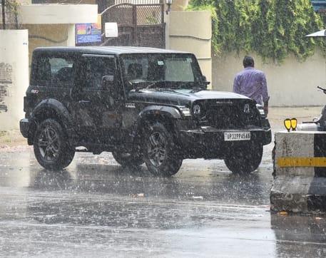 मौसम के रंग... धूप, आंधी और बारिश।