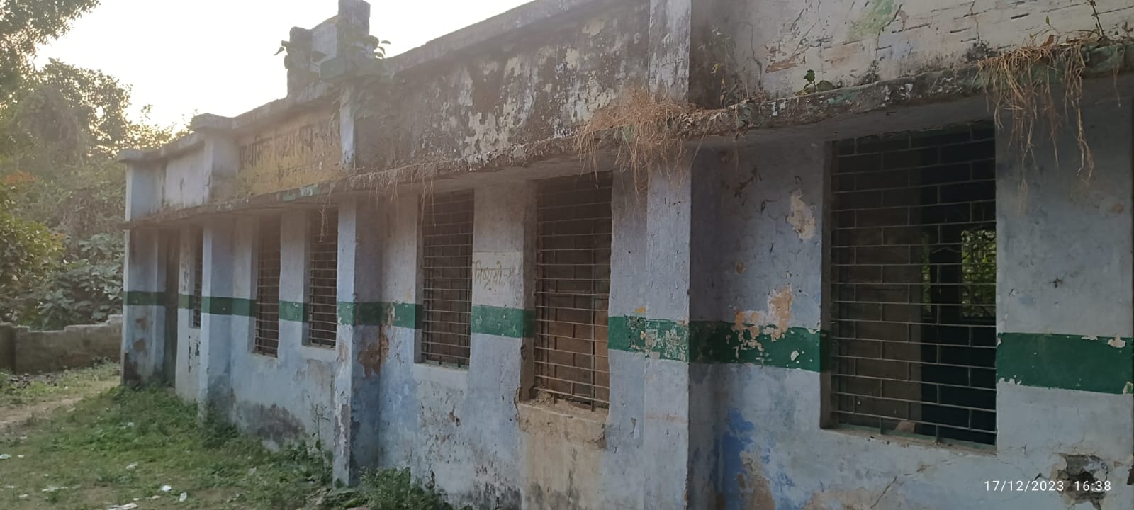 शिक्षा से पहले सुरक्षा की चिंता, जर्जर स्कूलों में लौटेंगे बच्चे शिक्षा से पहले सुरक्षा की चिंता, जर्जर स्कूलों में लौटेंगे बच्चे