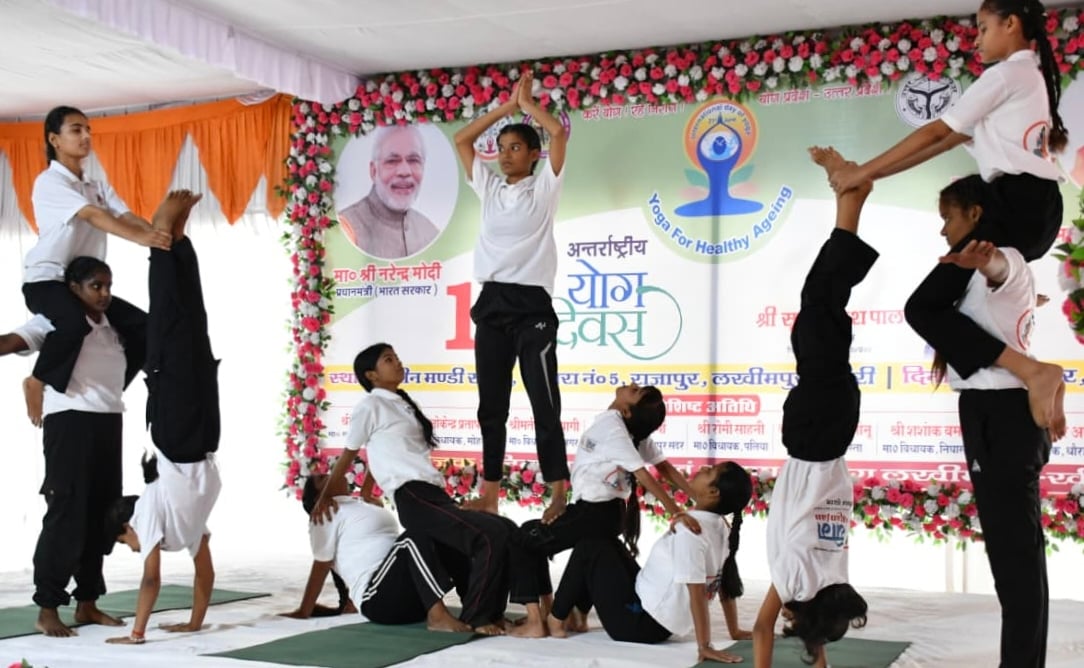 योग के प्रतिभागियों को किया गया सम्मानित। संवाद योग के प्रतिभागियों को किया गया सम्मानित। संवाद