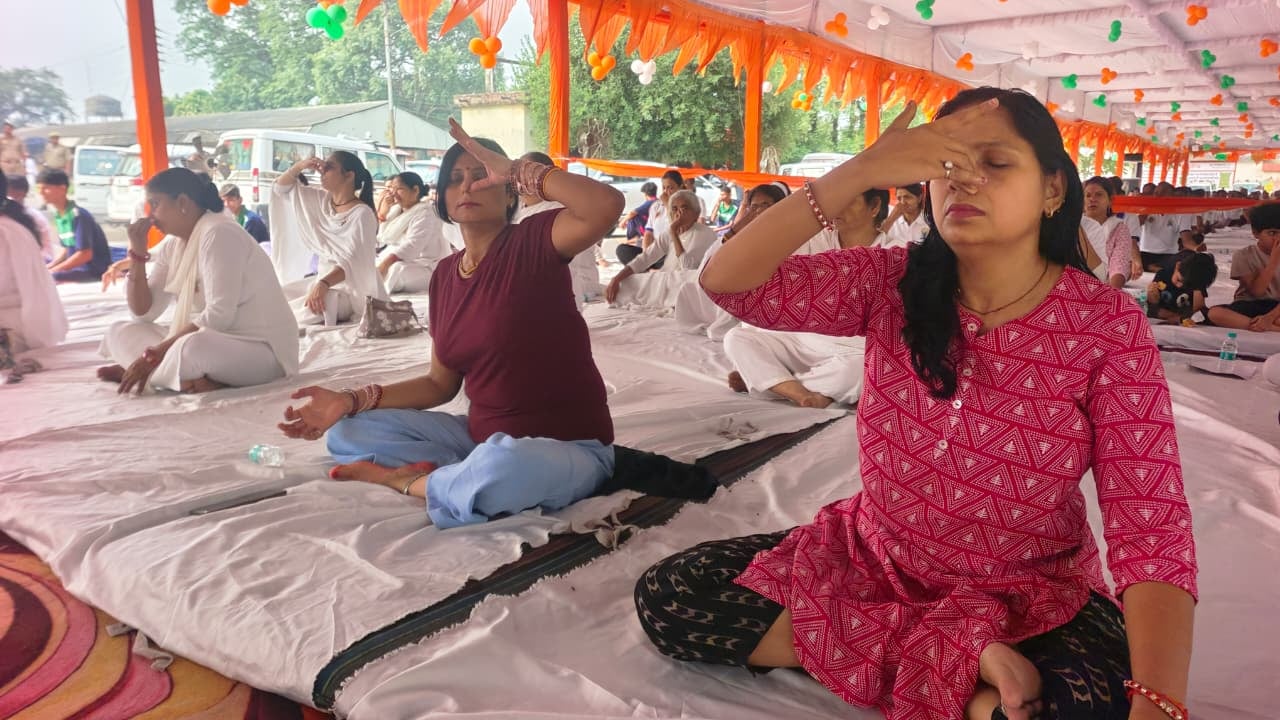 योग के प्रतिभागियों को किया गया सम्मानित। संवाद योग के प्रतिभागियों को किया गया सम्मानित। संवाद