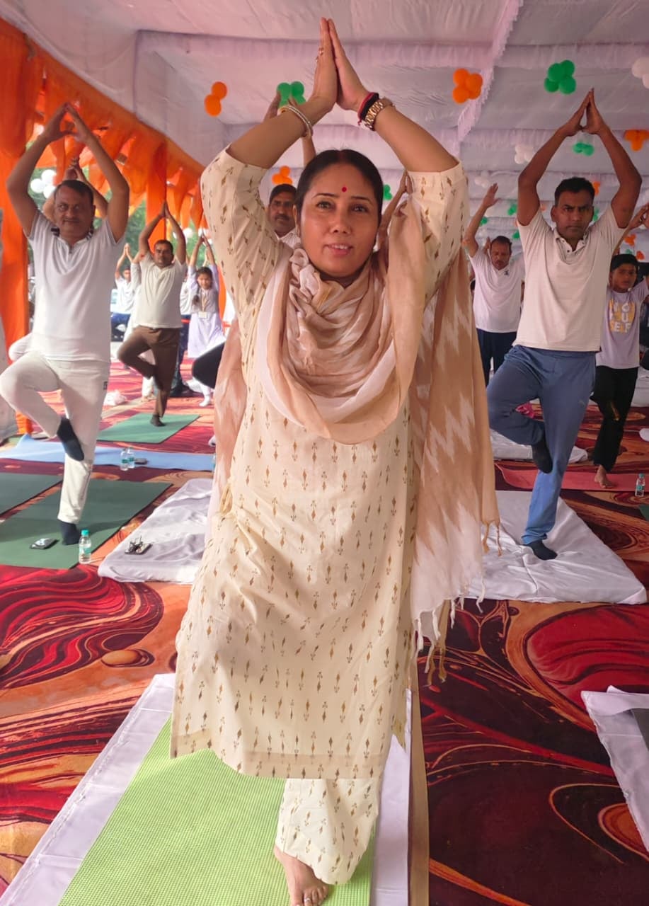 योग के प्रतिभागियों को किया गया सम्मानित। संवाद योग के प्रतिभागियों को किया गया सम्मानित। संवाद