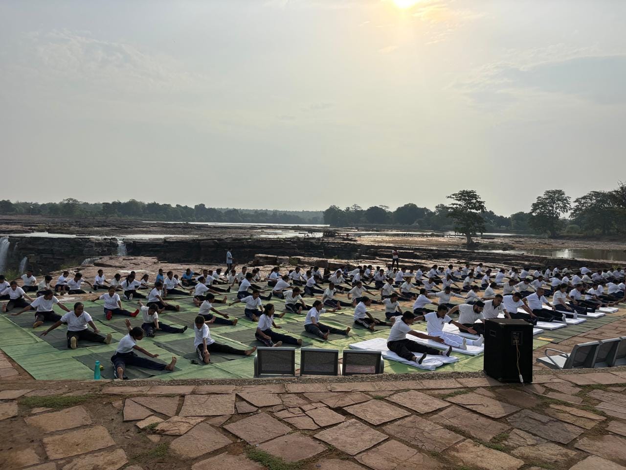 योग करते जनप्रतिनिधि