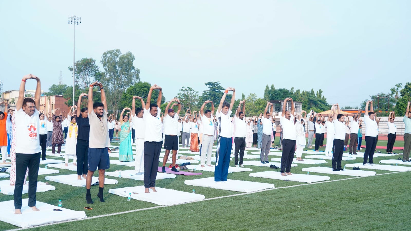 योग करते जनप्रतिनिधि