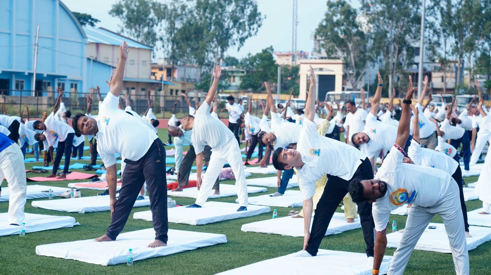 योग करते जनप्रतिनिधि