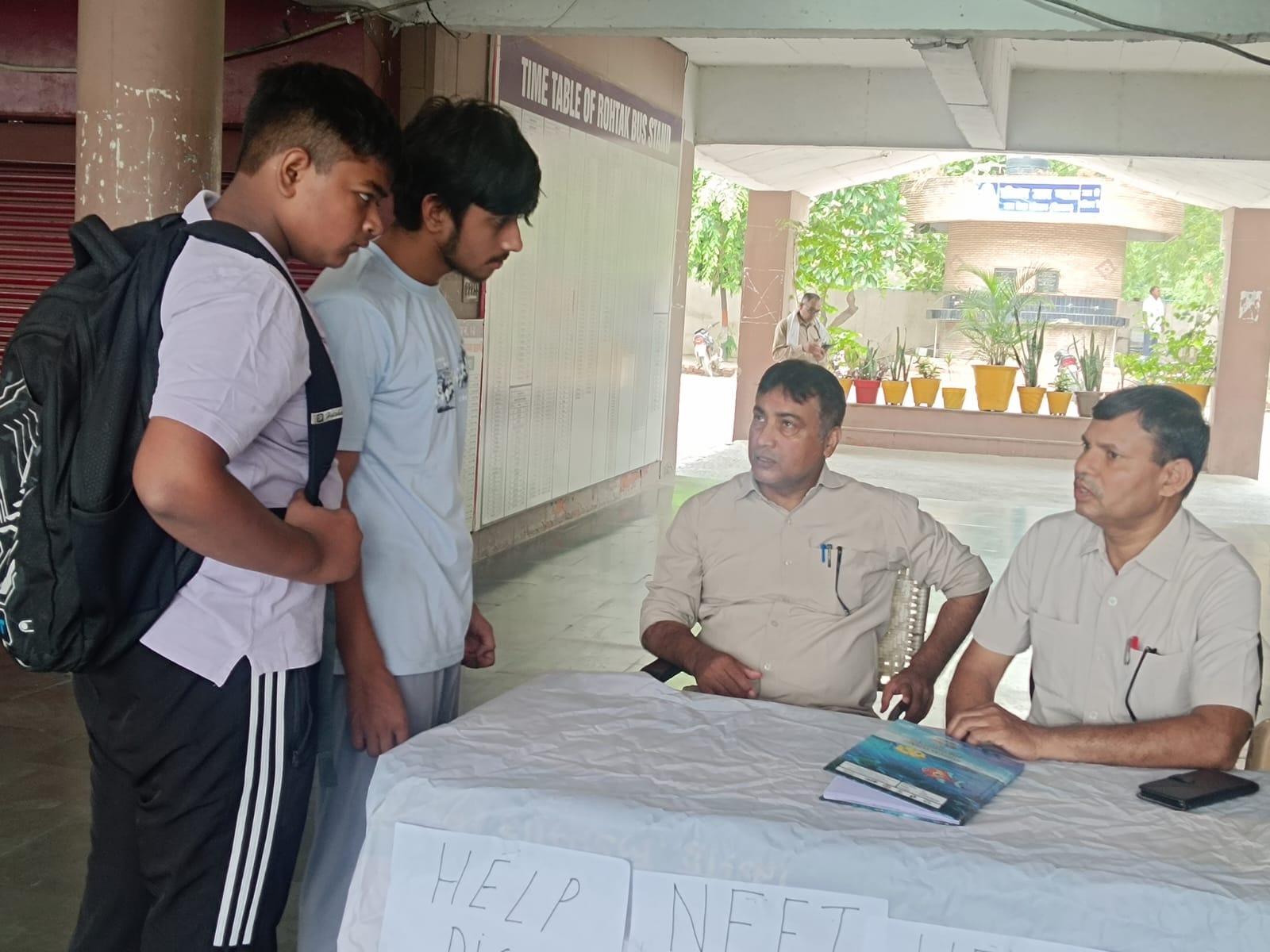 47 रोहतक के गांधी नगर स्थति पीएम श्री राजकीय वरिष्ठ माध्यमिक विद्यालय में नीट परीक्षा केंद्र मे 47 रोहतक के गांधी नगर स्थति पीएम श्री राजकीय वरिष्ठ माध्यमिक विद्यालय में नीट परीक्षा केंद्र मे