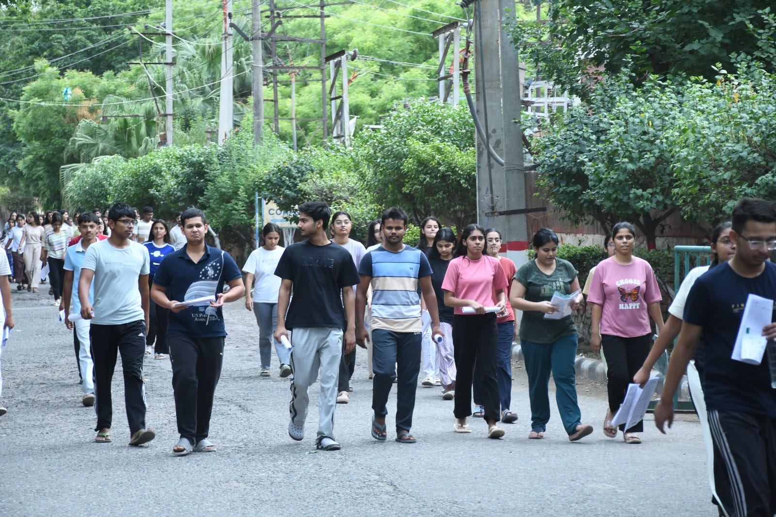 47 रोहतक के गांधी नगर स्थति पीएम श्री राजकीय वरिष्ठ माध्यमिक विद्यालय में नीट परीक्षा केंद्र मे 47 रोहतक के गांधी नगर स्थति पीएम श्री राजकीय वरिष्ठ माध्यमिक विद्यालय में नीट परीक्षा केंद्र मे