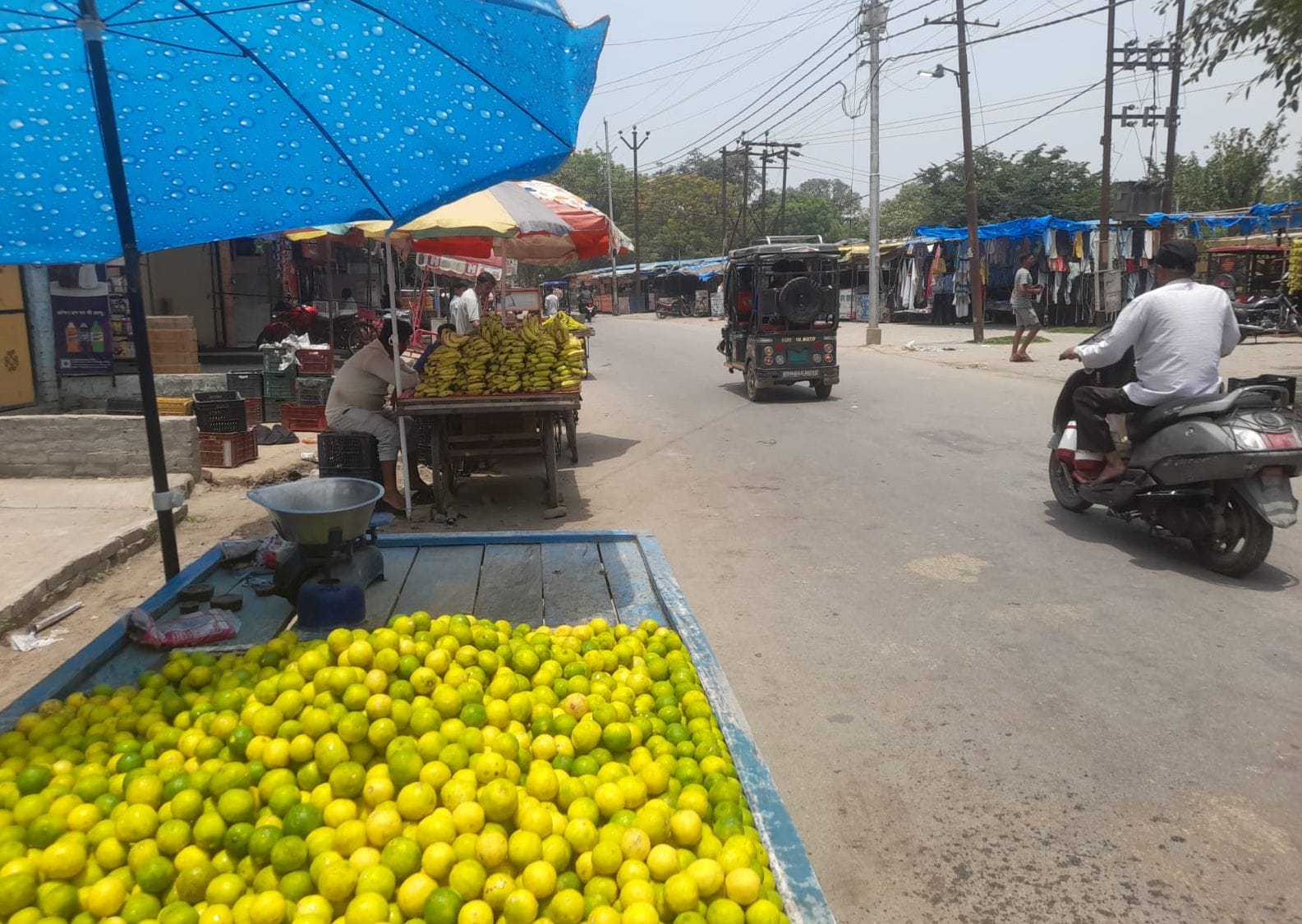 अमित, दुकानदार, गदियाना चुंगी।