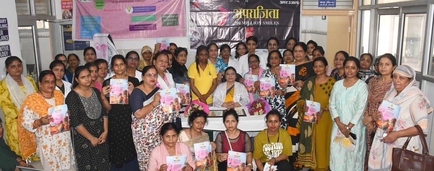 अपराजिता कार्यक्रम में शामिल चिकित्सक व महिलाएं। अपराजिता कार्यक्रम में शामिल चिकित्सक व महिलाएं।