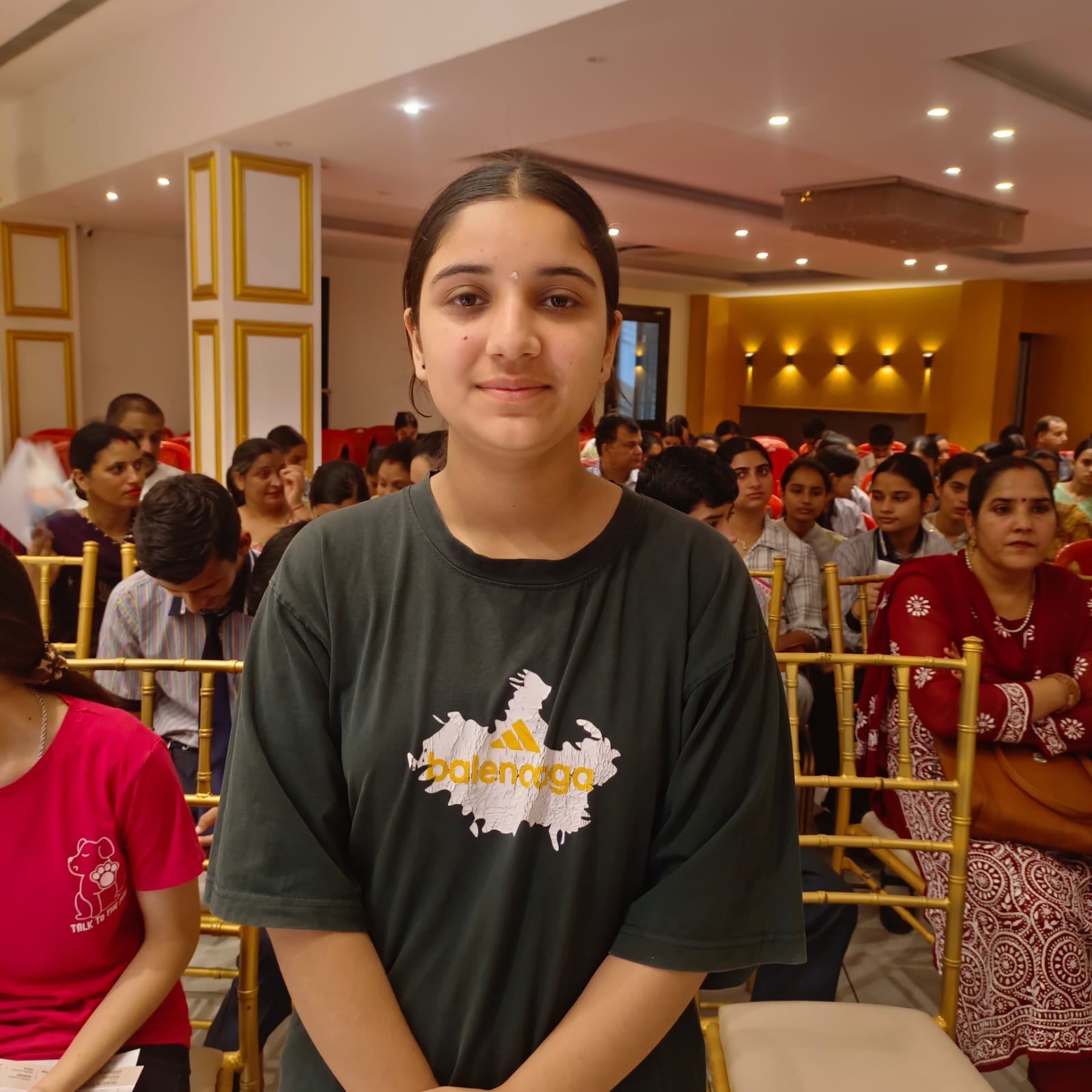 भविष्य ज्योति सम्मान समारोह में मुख्यातिाथि के साथ मेधावी। संवाद भविष्य ज्योति सम्मान समारोह में मुख्यातिाथि के साथ मेधावी। संवाद