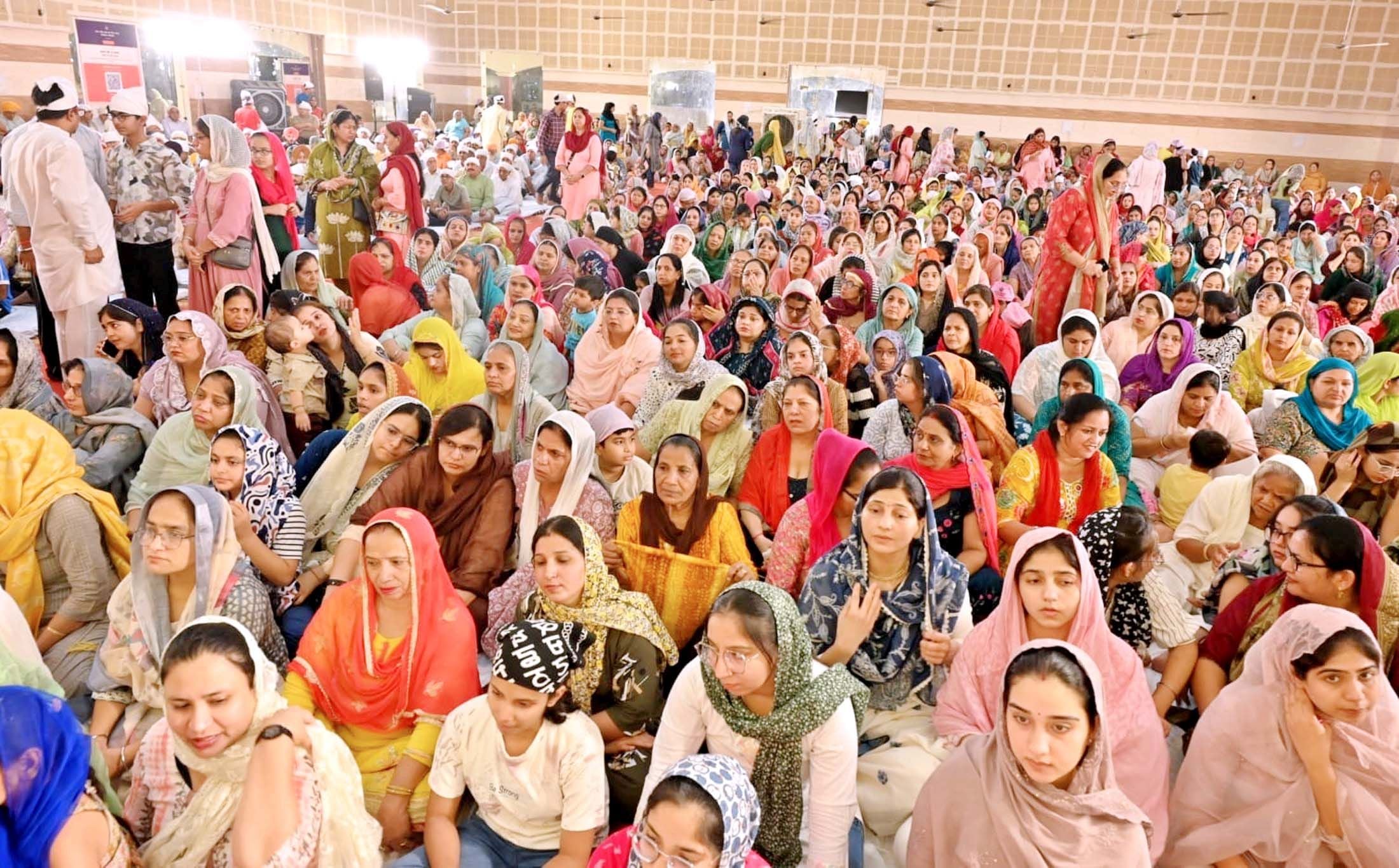 फोटो 22जेएनडी02-गुरु महिमा का बखान करते हुए रागी जत्था। स्रोत श्रद्धालु