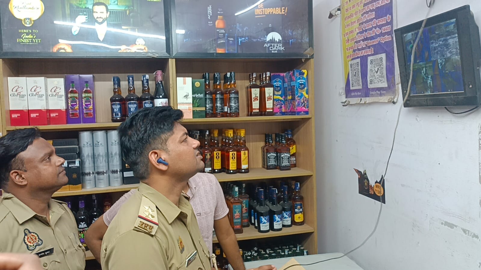 फोटो-44, आवास विकास में अंग्रेजी शराब दुकान पर मारपीट के बाद लोहिया अस्पताल में भर्ती सेल्समैन फोटो-44, आवास विकास में अंग्रेजी शराब दुकान पर मारपीट के बाद लोहिया अस्पताल में भर्ती सेल्समैन
