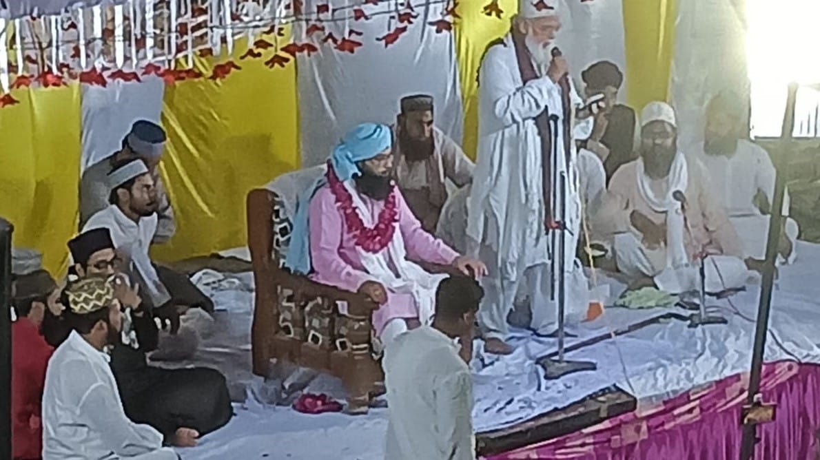 फोटो21एचएएमपी 32- शहर में निकलता अलम का जुलूस। संवाद