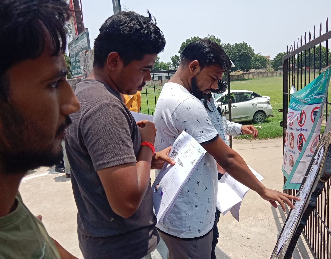 इस्लामियां इंटर कॉलेज पहुंचे अभिवाक व अभ्यार्थी। संवाद इस्लामियां इंटर कॉलेज पहुंचे अभिवाक व अभ्यार्थी। संवाद