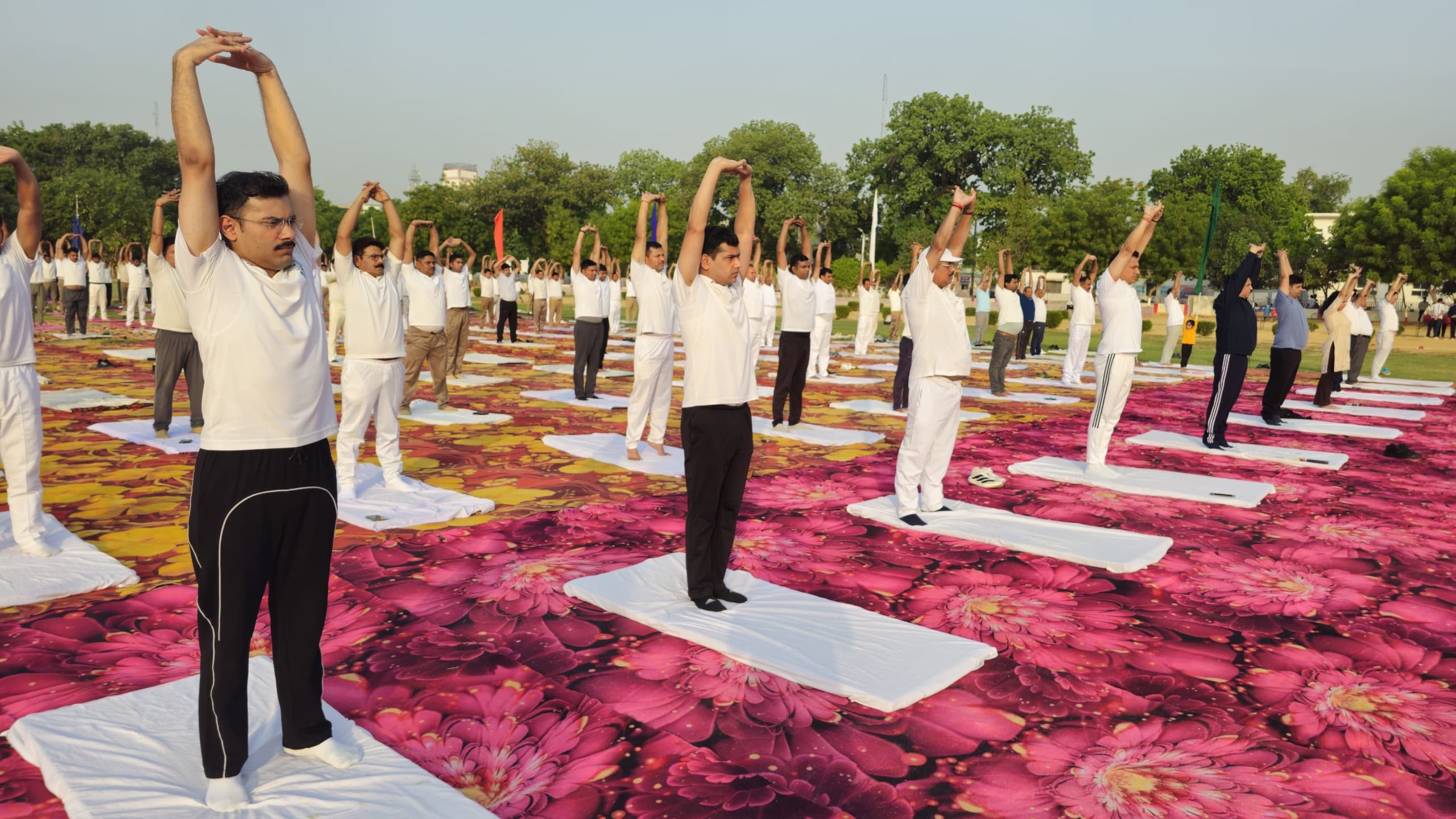 जिला पंचायत परिसर में विश्व योगाभ्यास दिवस पर योगाभ्यास करतीं जिला पंचायत अध्यक्ष माधुरी पटेल। जिला पंचायत परिसर में विश्व योगाभ्यास दिवस पर योगाभ्यास करतीं जिला पंचायत अध्यक्ष माधुरी पटेल।