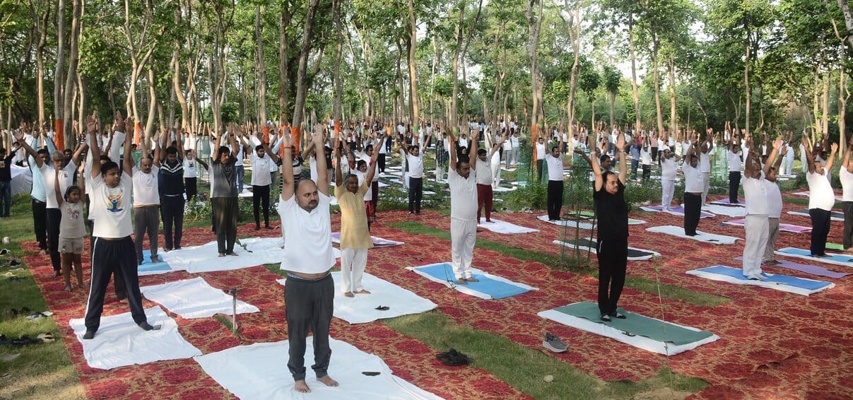 जिला पंचायत परिसर में विश्व योगाभ्यास दिवस पर योगाभ्यास करतीं जिला पंचायत अध्यक्ष माधुरी पटेल। जिला पंचायत परिसर में विश्व योगाभ्यास दिवस पर योगाभ्यास करतीं जिला पंचायत अध्यक्ष माधुरी पटेल।
