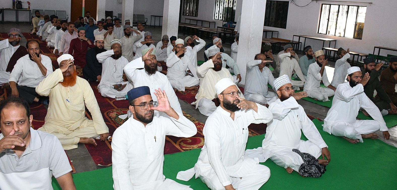 जनेश्वर मिश्र पार्क में हुए आयोजन में हजारों लोगों ने किया योग। जनेश्वर मिश्र पार्क में हुए आयोजन में हजारों लोगों ने किया योग।
