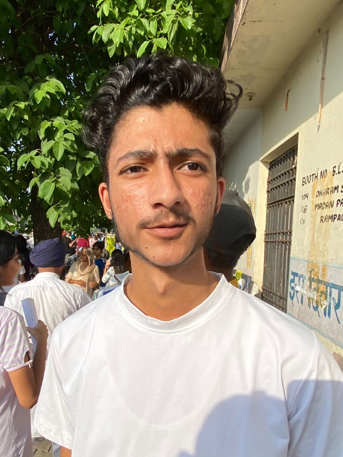 कुरुक्षेत्र। परीक्षा के बाद केयू स्थित केंद्र से बाहर आते हुए अभ्यर्थी। संवाद कुरुक्षेत्र। परीक्षा के बाद केयू स्थित केंद्र से बाहर आते हुए अभ्यर्थी। संवाद