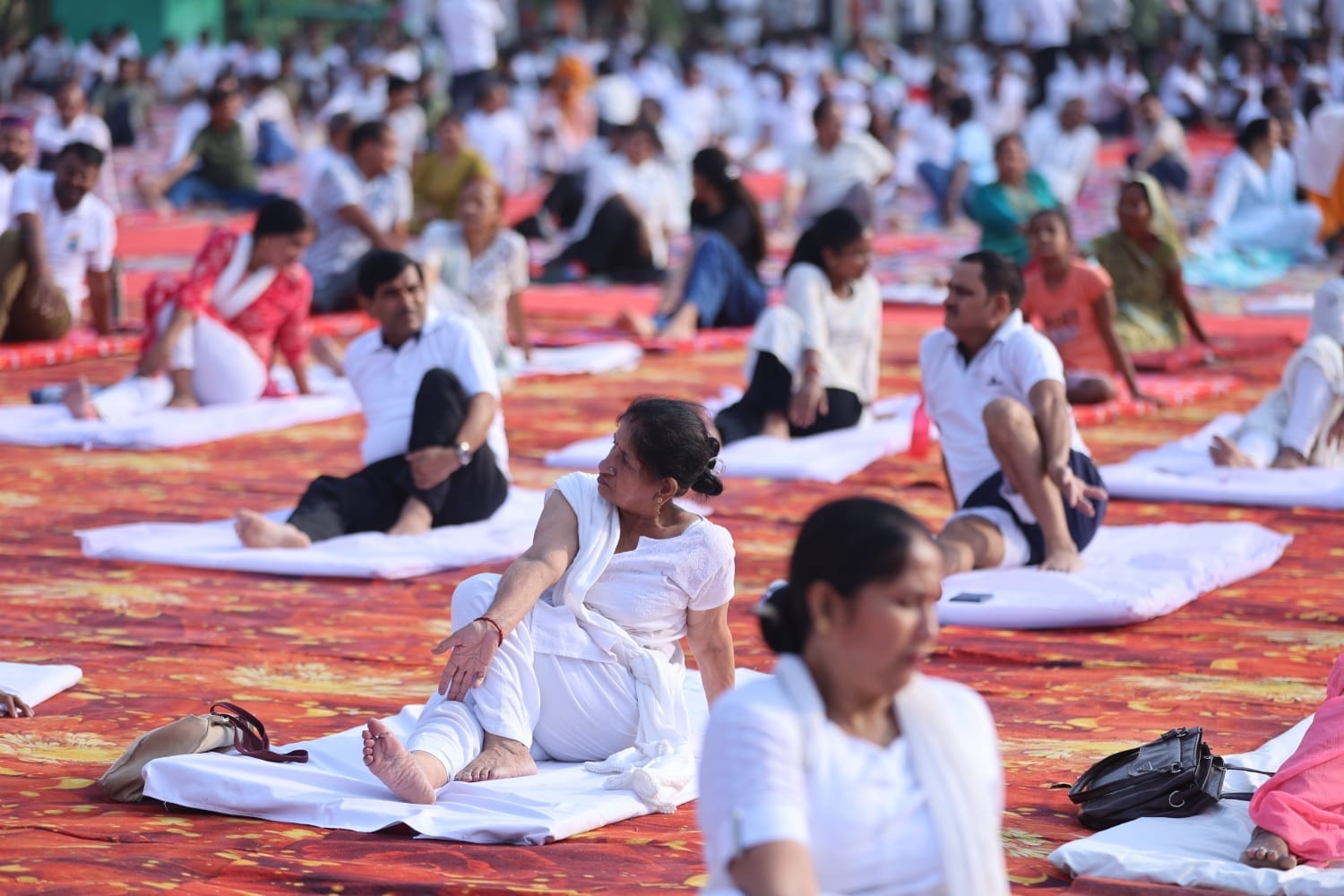मुंगराबादशाहपुर ब्रम्हकुमारी ईश्वरीय विश्वविद्यालय में योग करती बहनें। स्रोत-संस्था मुंगराबादशाहपुर ब्रम्हकुमारी ईश्वरीय विश्वविद्यालय में योग करती बहनें। स्रोत-संस्था