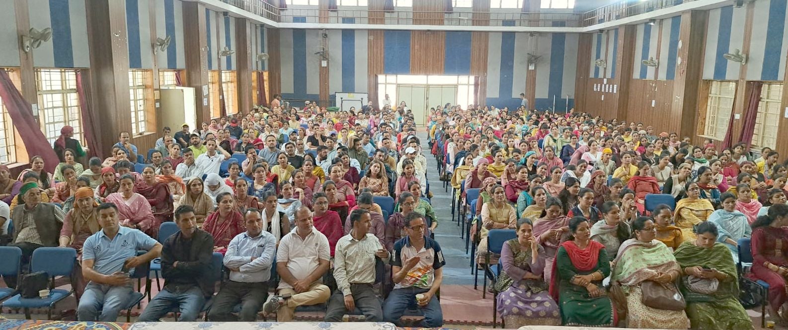 पदम स्कूल रामपुर में स्कूल प्रबंधन समिति की नई कार्यकारिणी के पदाधिकारी और सदस्य। संवाद पदम स्कूल रामपुर में स्कूल प्रबंधन समिति की नई कार्यकारिणी के पदाधिकारी और सदस्य। संवाद