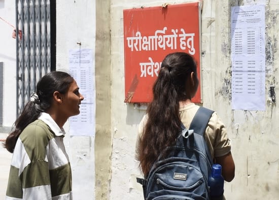राजधानी के केंद्रों पर नीट यूजी की पुनर्परीक्षा संपन्न हुई। राजधानी के केंद्रों पर नीट यूजी की पुनर्परीक्षा संपन्न हुई।