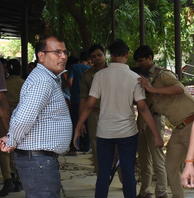 राजधानी के केंद्रों पर नीट यूजी की पुनर्परीक्षा संपन्न हुई। राजधानी के केंद्रों पर नीट यूजी की पुनर्परीक्षा संपन्न हुई।
