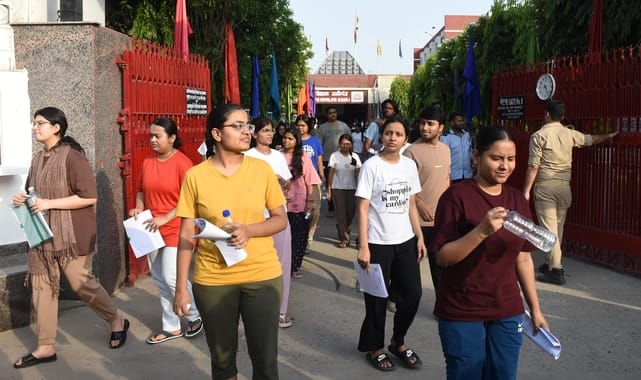 राजधानी के केंद्रों पर नीट यूजी की पुनर्परीक्षा संपन्न हुई। राजधानी के केंद्रों पर नीट यूजी की पुनर्परीक्षा संपन्न हुई।