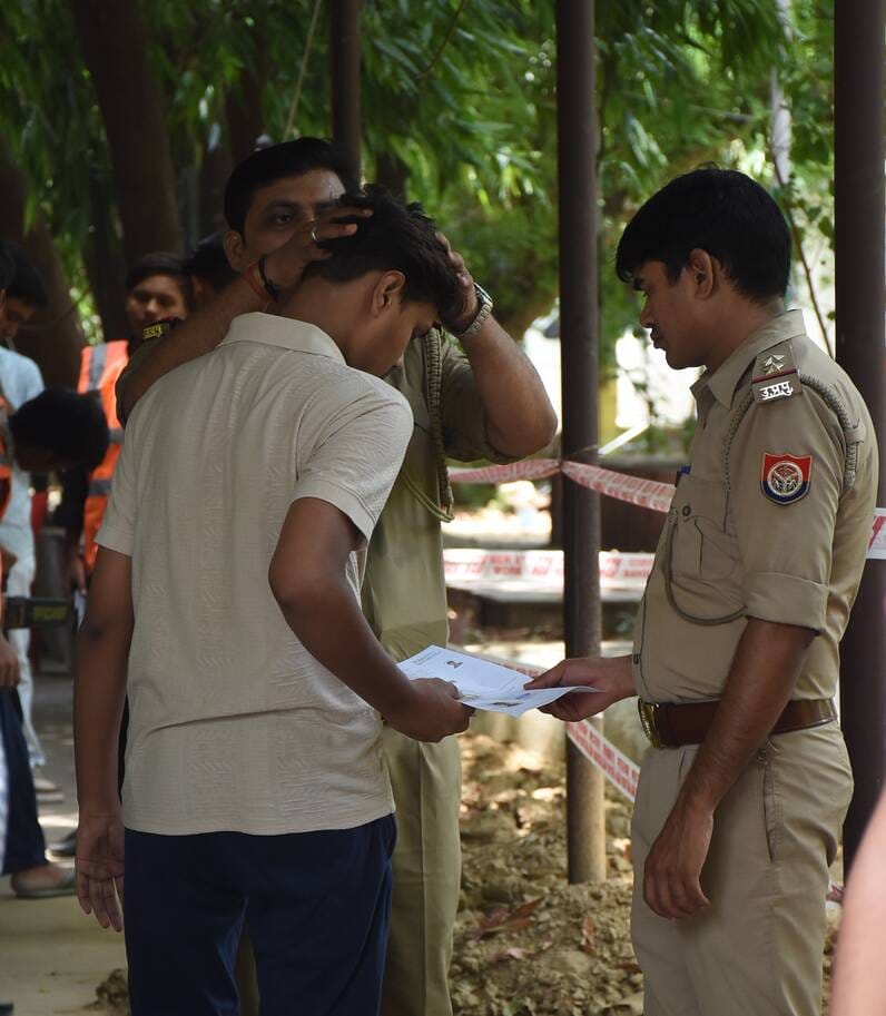 राजधानी के केंद्रों पर नीट यूजी की पुनर्परीक्षा संपन्न हुई। राजधानी के केंद्रों पर नीट यूजी की पुनर्परीक्षा संपन्न हुई।